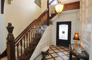 424 Beach Ave Waterfront Home For Sale Foyer