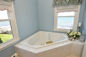 424 Beach Ave Master Suite Spa View 