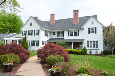 424 Beach Grounds House Street Side