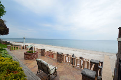 424 Beach Ave Grounds Canadian View