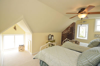 424 Beach Ave Waterfront Estate Sale - Guest Residence 3rd Floor Bedroom 2 View 2