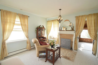 424 Beach Ave Guest Suites Abu Room 1