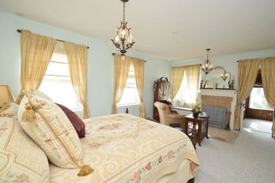424 Beach Ave Guest Suites Abu Room 1
