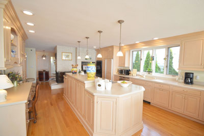 424 Beach Ave Gourmet Kitchen View 3