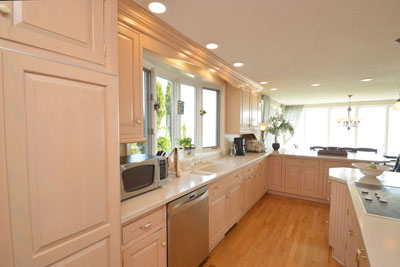 424 Beach Ave Gourmet Kitchen