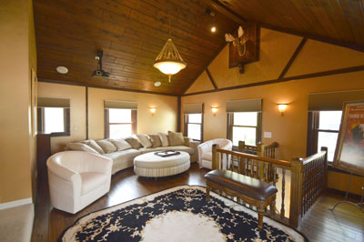 424 Beach Ave Theater in "Daylight Mode" - Opp View