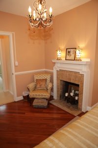 424 Beach Ave Guest Suites Fireplace Room 2